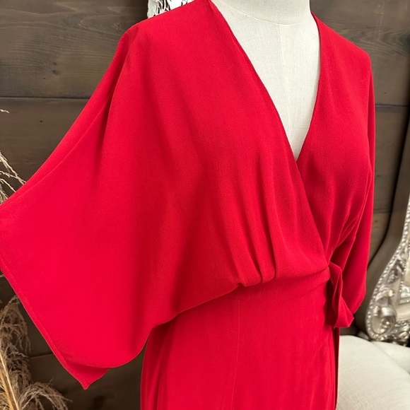 Reformation Winslow Gown in red - Picture 7 of 9